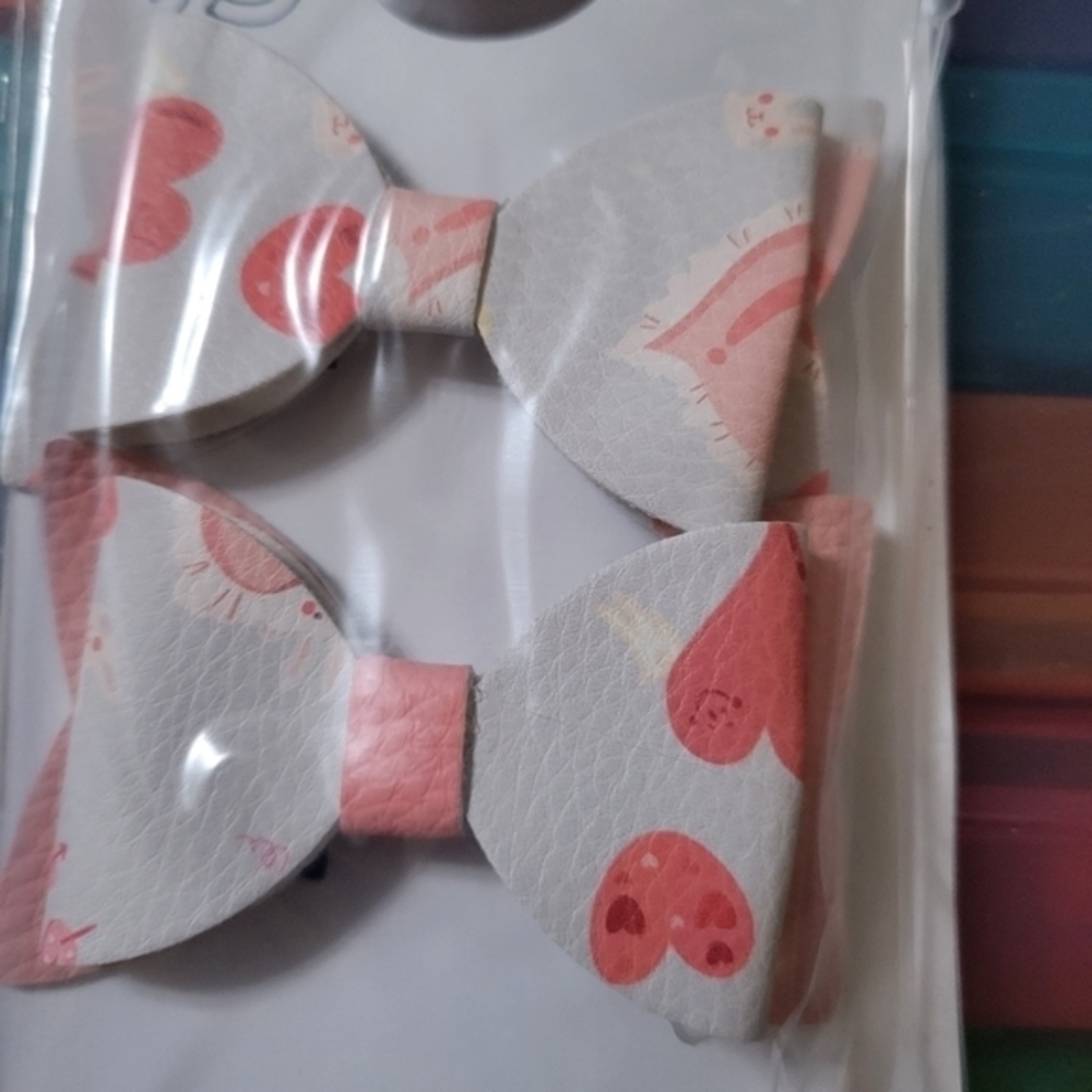 2 pack Faux leather girls hair bows clip in,‎ hearts